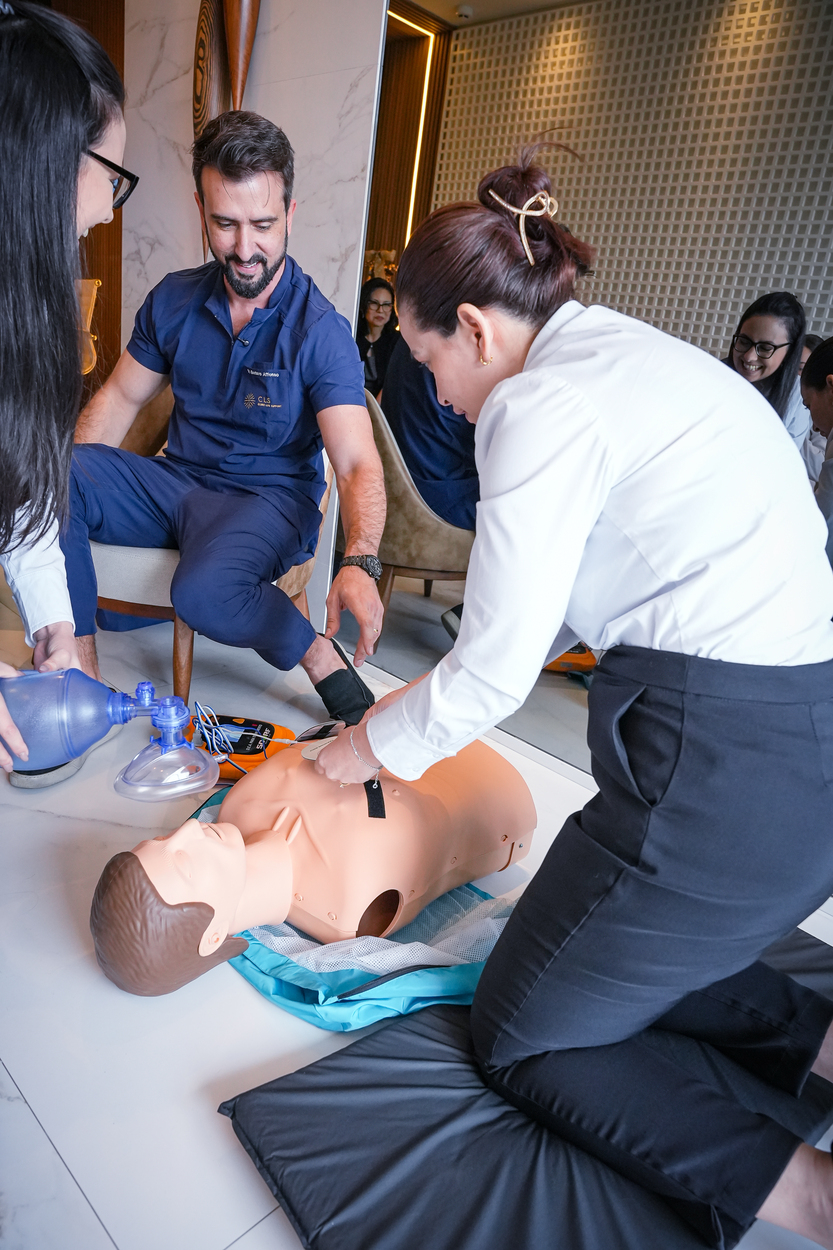 Prática de ressuscitação cardiopulmonar no treinamento CLS